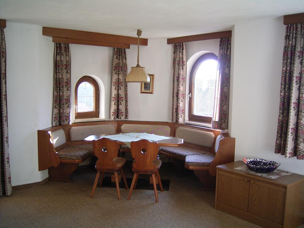 Haus Panorama Lägenhet Lermoos Rum bild